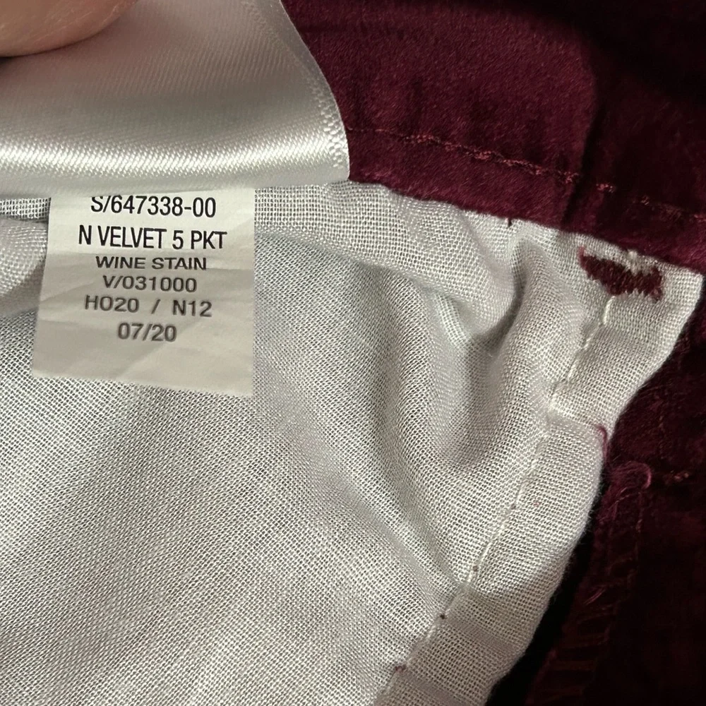 Girls OldNavy Burgundy Velvet Skirt  Size 8 (NWOT) - Picture 7 of 9